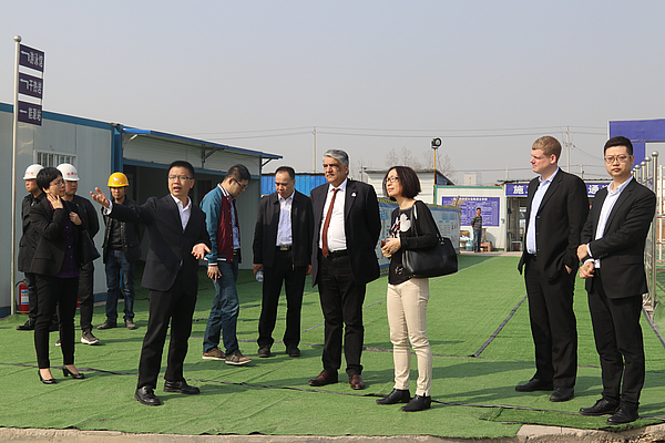 參觀(guān)綜合能源供應(yīng)站項(xiàng)目.jpg 參觀(guān)綜合能源供應(yīng)站項(xiàng)目.jpg